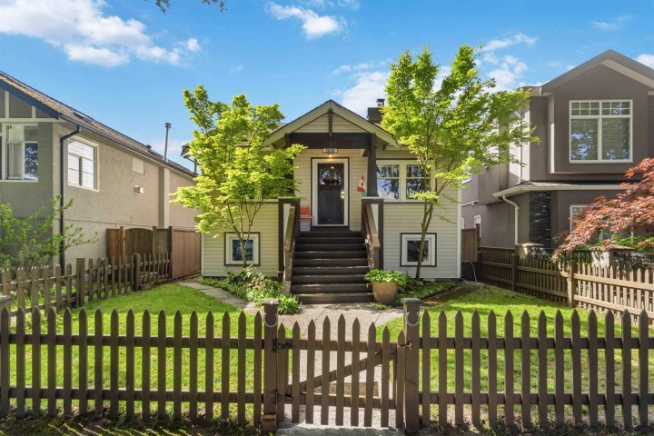 Photo 1 at 2628 William Street, Renfrew VE, Vancouver East