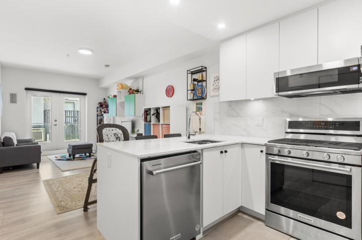 Photo 8 at 102 - 2688 Duke Street, Collingwood VE, Vancouver East