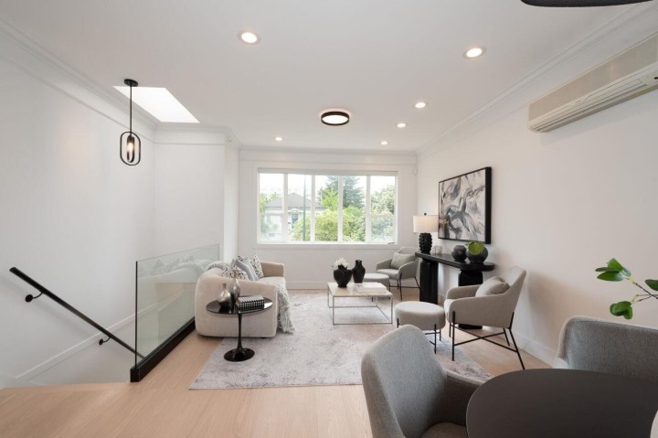 Photo 6 at 827 E 32nd Avenue, Fraser VE, Vancouver East
