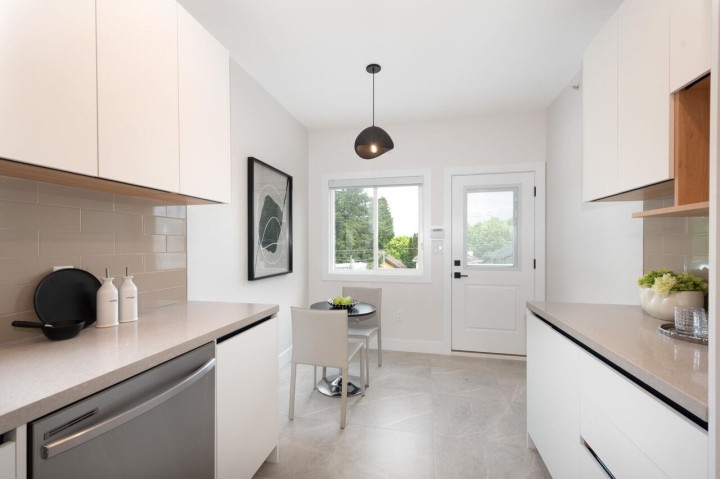 Photo 13 at 827 E 32nd Avenue, Fraser VE, Vancouver East
