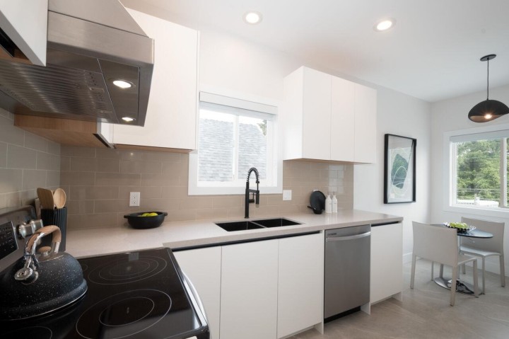 Photo 12 at 827 E 32nd Avenue, Fraser VE, Vancouver East