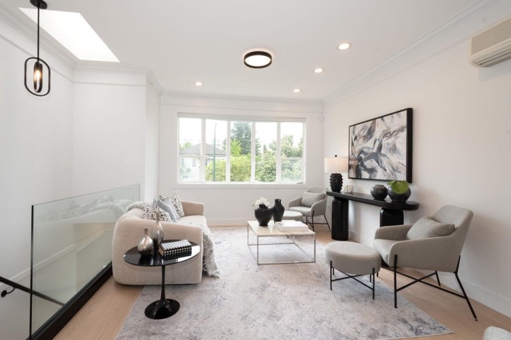 Photo 1 at 827 E 32nd Avenue, Fraser VE, Vancouver East