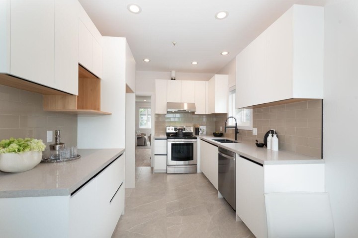 Photo 14 at 827 E 32nd Avenue, Fraser VE, Vancouver East