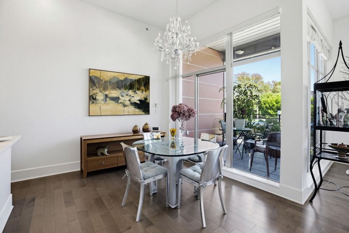Photo 7 at 304 - 2108 W 12th Avenue, Kitsilano, Vancouver West