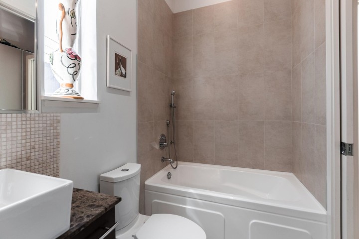 Photo 20 at 304 - 2108 W 12th Avenue, Kitsilano, Vancouver West
