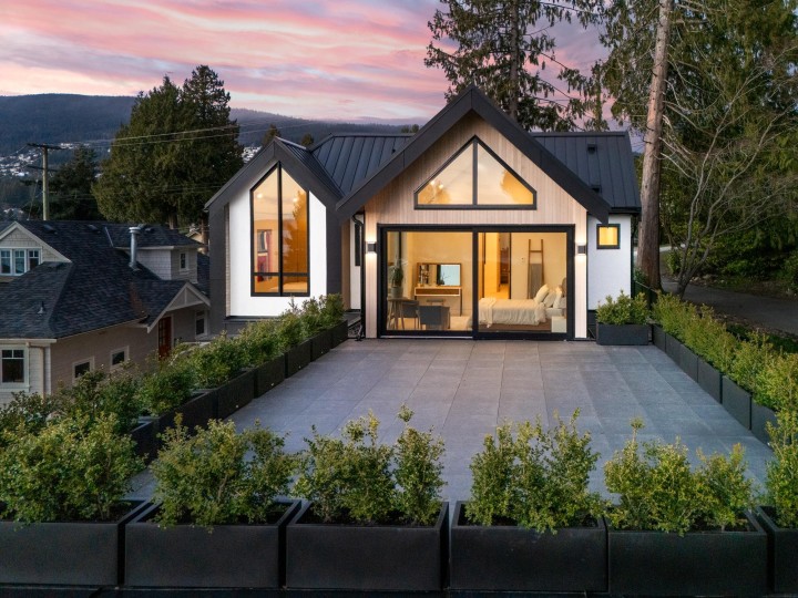 Photo 3 at 1066 Fulton Avenue, Sentinel Hill, West Vancouver