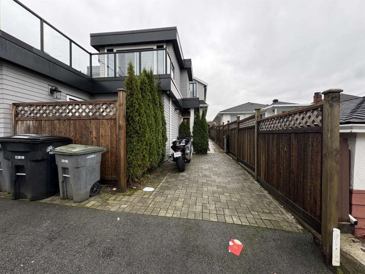 Photo 23 at 3429 Dundas Street, Hastings Sunrise, Vancouver East