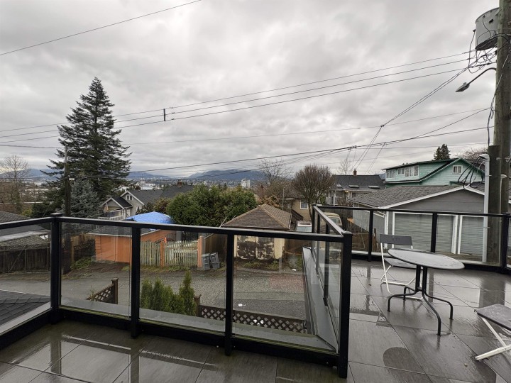 Photo 5 at 3429 Dundas Street, Hastings Sunrise, Vancouver East