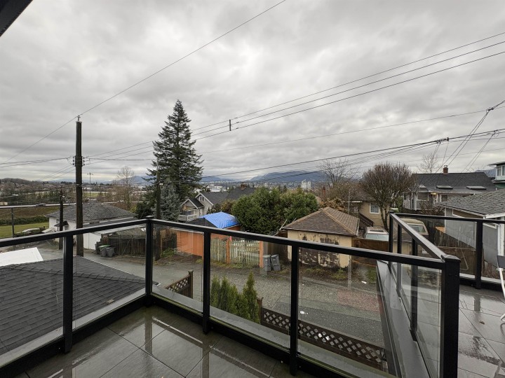 Photo 9 at 3429 Dundas Street, Hastings Sunrise, Vancouver East