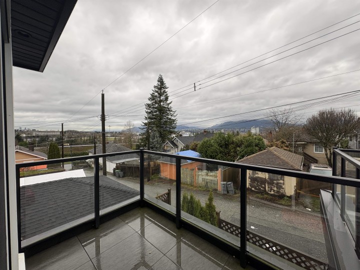 Photo 8 at 3429 Dundas Street, Hastings Sunrise, Vancouver East