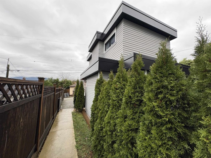 Photo 25 at 3429 Dundas Street, Hastings Sunrise, Vancouver East