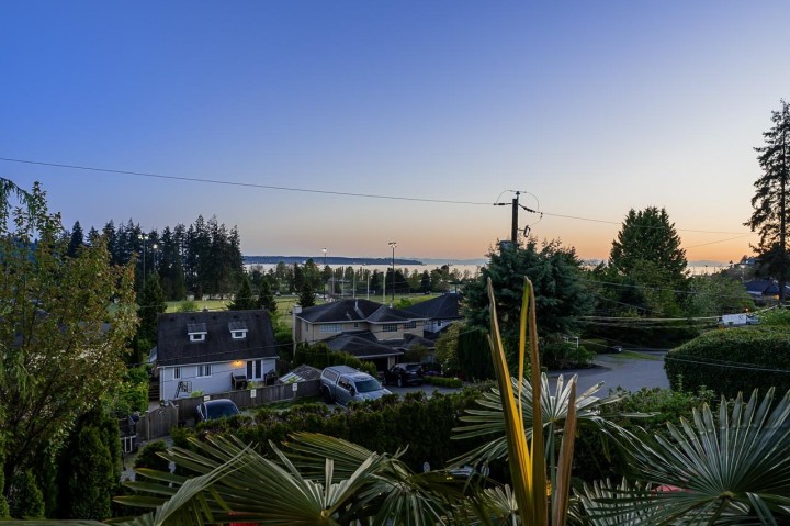 Photo 1 at 1075 Esplanade Avenue, Ambleside, West Vancouver