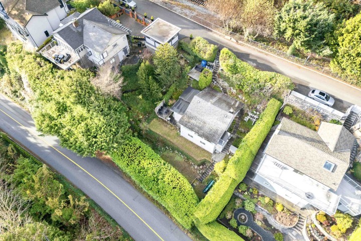 Photo 9 at 3575 Sunset Lane, West Bay, West Vancouver