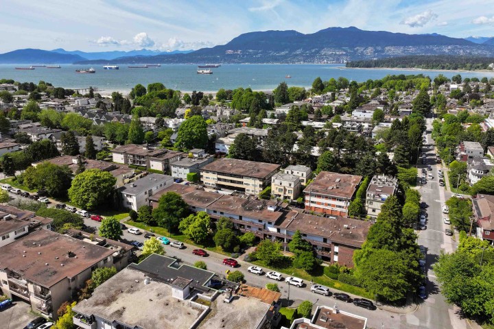 Photo 1 at 206 - 2025 W 2nd Avenue, Kitsilano, Vancouver West