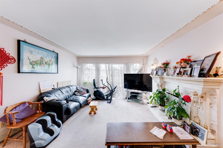 Photo 3 at 2945 E Graveley Street, Renfrew VE, Vancouver East