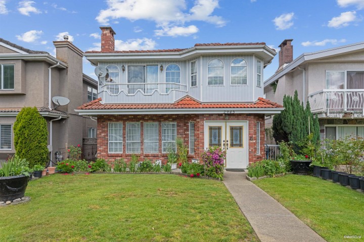 Photo 1 at 2945 E Graveley Street, Renfrew VE, Vancouver East