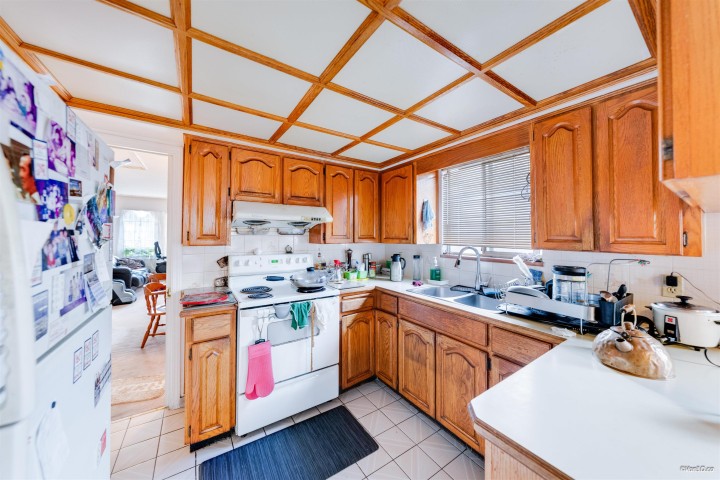 Photo 9 at 2945 E Graveley Street, Renfrew VE, Vancouver East