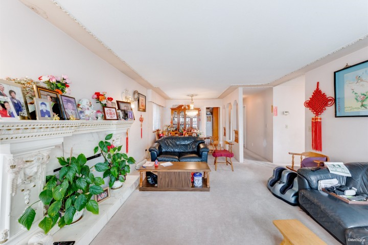 Photo 4 at 2945 E Graveley Street, Renfrew VE, Vancouver East