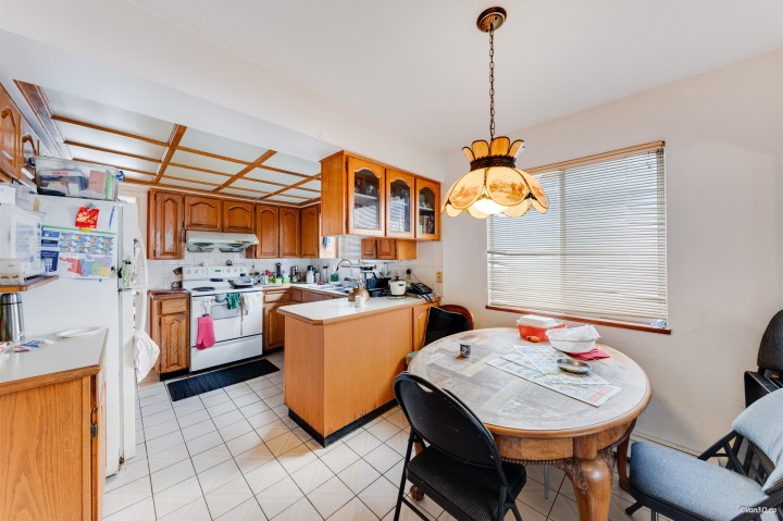 Photo 8 at 2945 E Graveley Street, Renfrew VE, Vancouver East