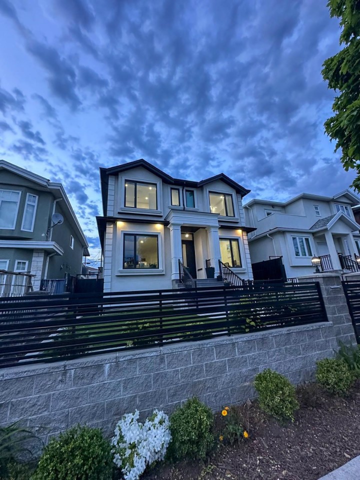 Photo 2 at 759 E 57th Avenue, South Vancouver, Vancouver East