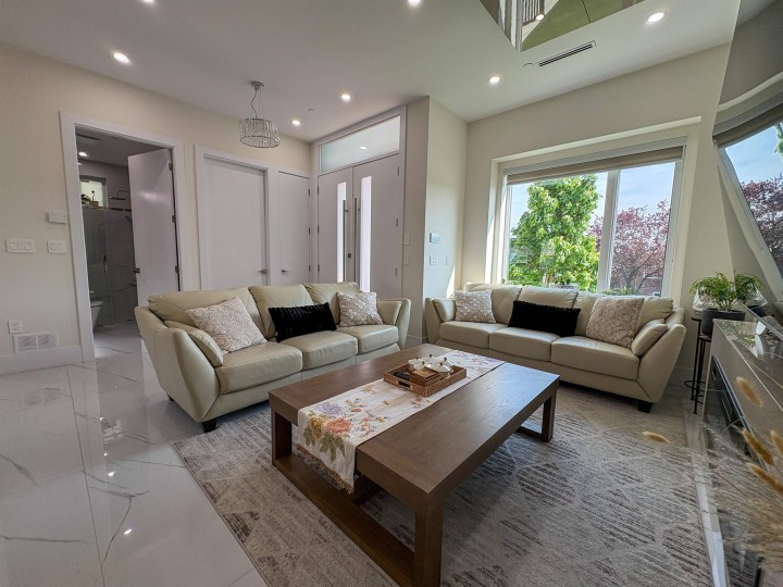Photo 6 at 759 E 57th Avenue, South Vancouver, Vancouver East
