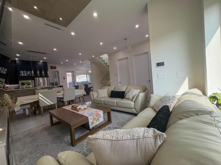 Photo 7 at 759 E 57th Avenue, South Vancouver, Vancouver East