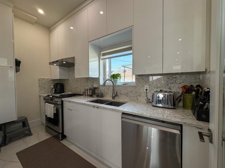 Photo 11 at 759 E 57th Avenue, South Vancouver, Vancouver East