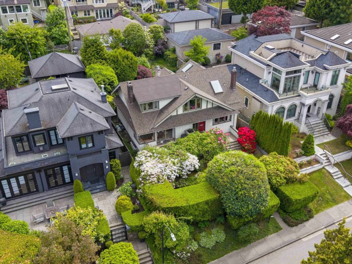 Photo 3 at 3820 W 12th Avenue, Point Grey, Vancouver West