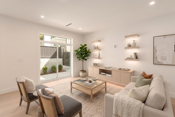 Photo 2 at 2 - 3635 Turner Street, Renfrew VE, Vancouver East