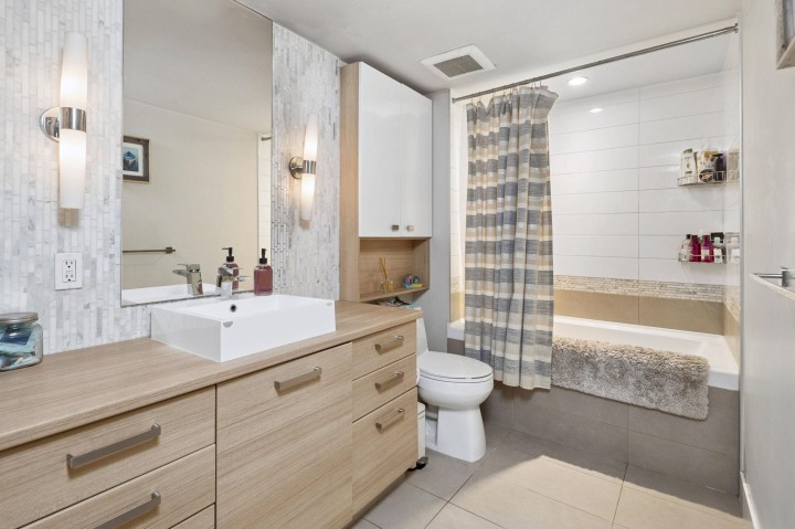Photo 13 at 220 - 1783 Manitoba Street, False Creek, Vancouver West