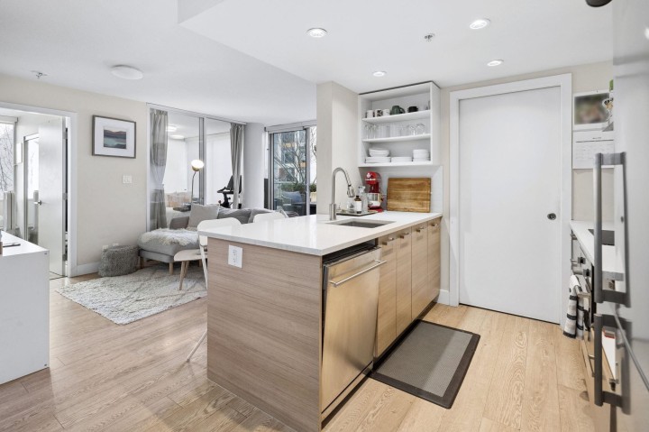 Photo 9 at 220 - 1783 Manitoba Street, False Creek, Vancouver West