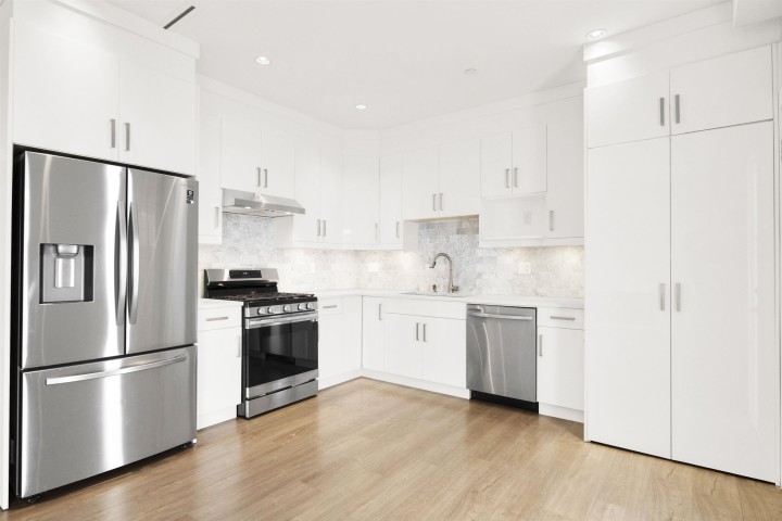 Photo 2 at 3128 Kings Avenue, Collingwood VE, Vancouver East