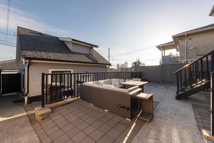 Photo 12 at 104 E 62 Avenue, Vancouver East