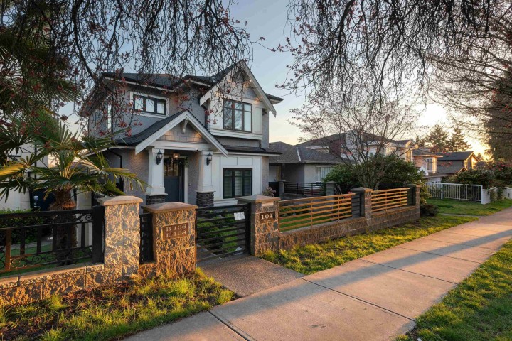 Photo 1 at 104 E 62 Avenue, Vancouver East