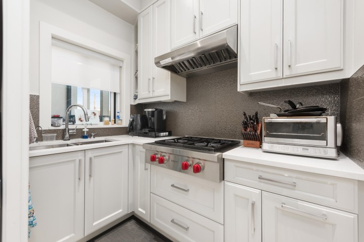 Photo 8 at 104 E 62 Avenue, Vancouver East