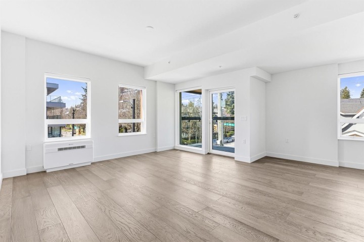 Photo 2 at 301 - 3590 W 39th Avenue, Dunbar, Vancouver West