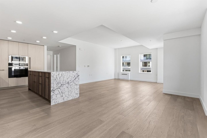 Photo 3 at 301 - 3590 W 39th Avenue, Dunbar, Vancouver West