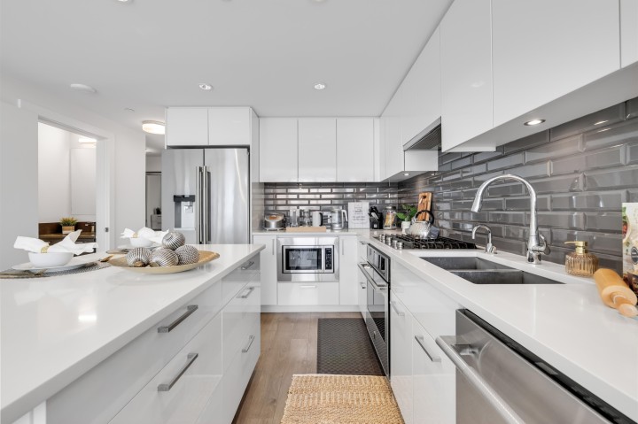 Photo 6 at 702 - 3451 Sawmill Crescent, South Marine, Vancouver East