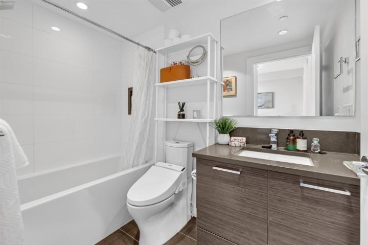 Photo 13 at 702 - 3451 Sawmill Crescent, South Marine, Vancouver East