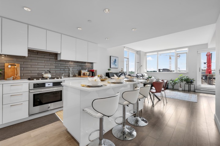 Photo 7 at 702 - 3451 Sawmill Crescent, South Marine, Vancouver East
