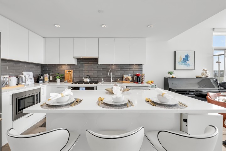 Photo 5 at 702 - 3451 Sawmill Crescent, South Marine, Vancouver East