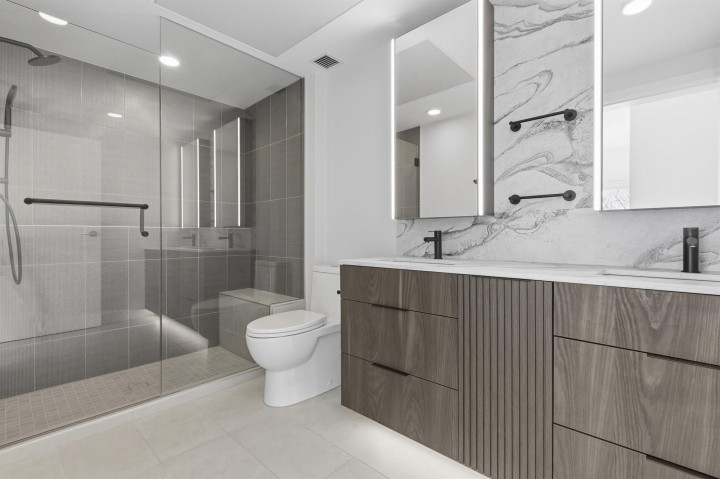 Photo 12 at 308 - 3590 W 39th Avenue, Dunbar, Vancouver West