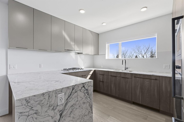 Photo 9 at 308 - 3590 W 39th Avenue, Dunbar, Vancouver West
