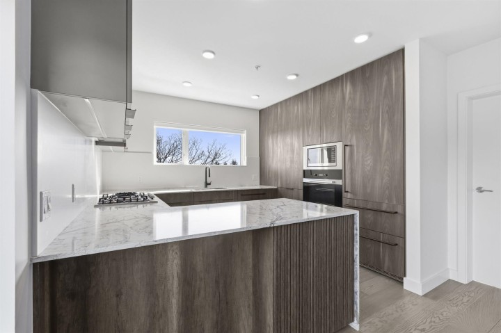 Photo 8 at 308 - 3590 W 39th Avenue, Dunbar, Vancouver West