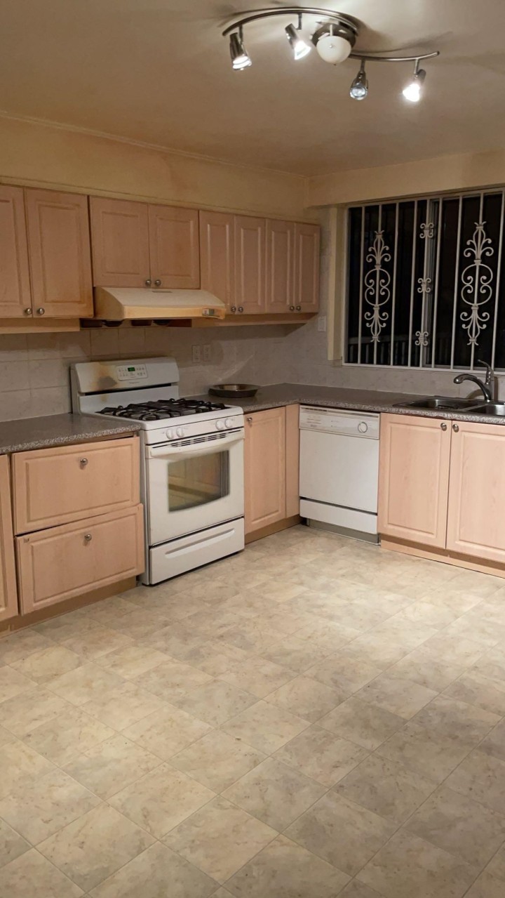 Photo 3 at 4904 Rupert Street, Vancouver East
