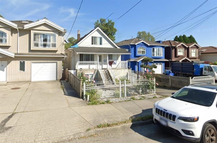 Photo 1 at 4904 Rupert Street, Vancouver East