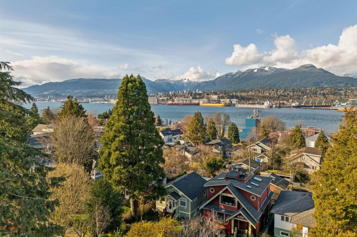 Photo 1 at 2798 Yale Street, Hastings Sunrise, Vancouver East