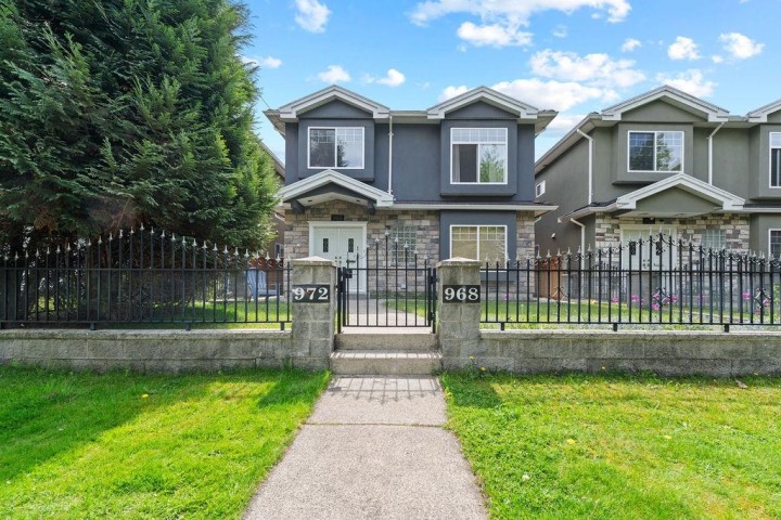 Photo 1 at 968 E 31st Avenue, Fraser VE, Vancouver East
