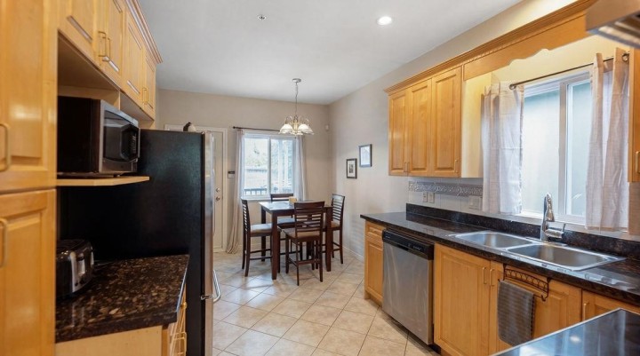 Photo 9 at 968 E 31st Avenue, Fraser VE, Vancouver East