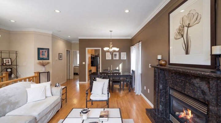 Photo 4 at 968 E 31st Avenue, Fraser VE, Vancouver East